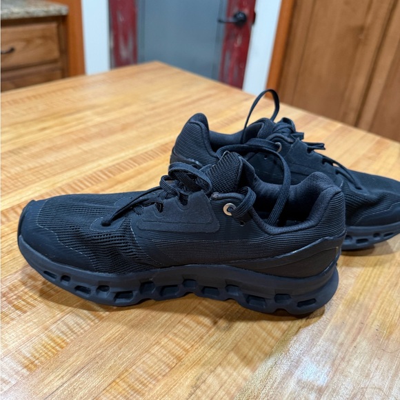 On Running Charcoal Sneakers - Picture 10 of 12